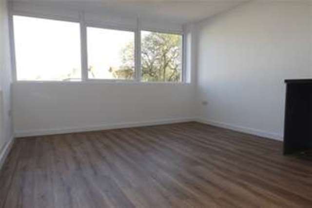  Image of 2 bedroom Flat to rent in Kingston Crescent Portsmouth PO2 at Portsmouth, PO2 8AA