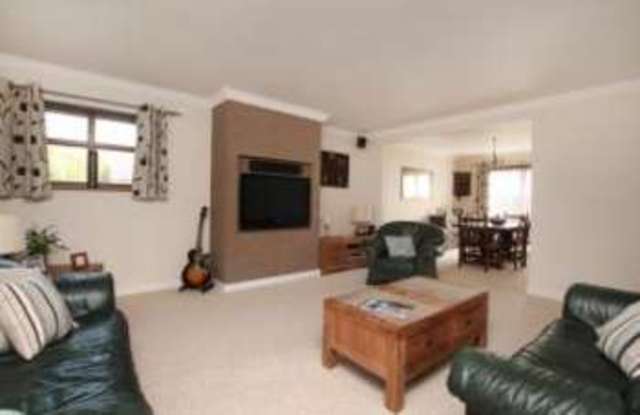  Image of 3 bedroom Bungalow for sale in Norfolk Hill Croft Grenoside Sheffield S35 at Grenoside Sheffield Chapeltown, S35 8SE