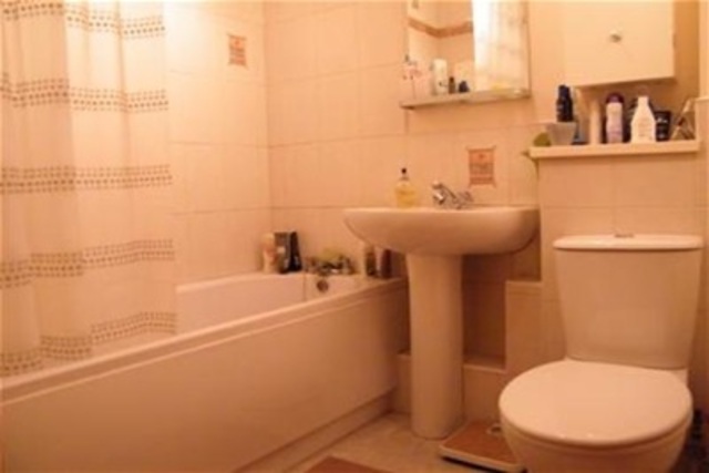  Image of 2 bedroom Flat to rent in Nutberry Court Glasgow G42 at Mount Florida Glasgow Glasgow, G42 8BB