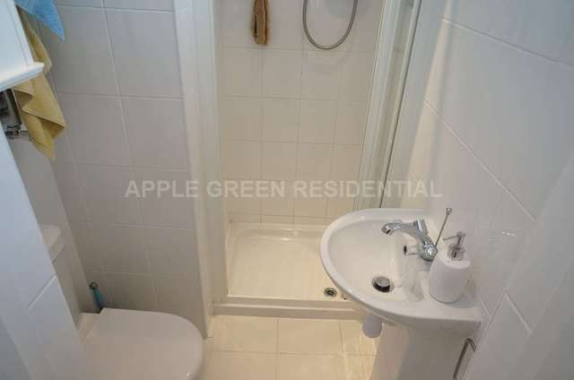  Image of Studio flat to rent in Oakley Square London NW1 at Mornington Crescent Mornington Crescent London, NW1 1NH