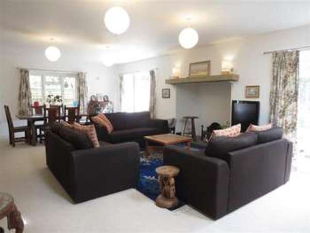  Image of 4 bedroom Detached house for sale in Newtown Upper Basildon Reading RG8 at Pangbourne Road  Upper Basildon, RG8 8JG