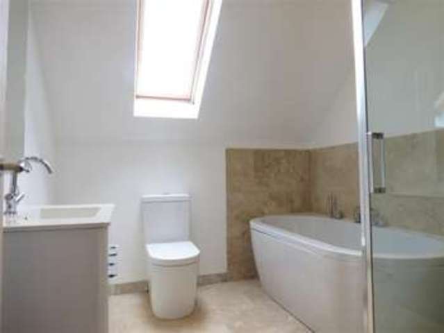  Image of 4 bedroom Detached house for sale in Newtown Upper Basildon Reading RG8 at Pangbourne Road  Upper Basildon, RG8 8JG