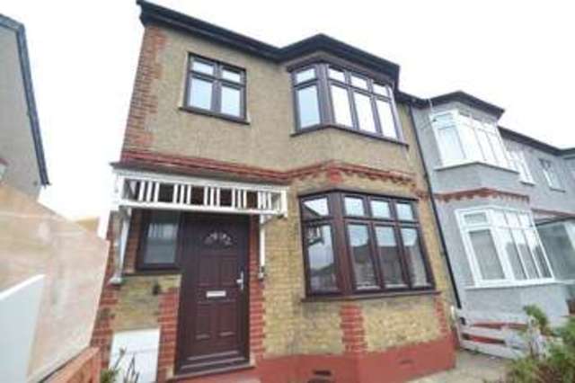  Image of 3 bedroom Detached house to rent in Park Lane Hornchurch RM11 at Park Lane  Hornchurch, RM11 1BH