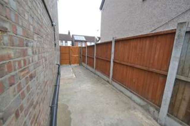  Image of 3 bedroom Detached house to rent in Park Lane Hornchurch RM11 at Park Lane  Hornchurch, RM11 1BH