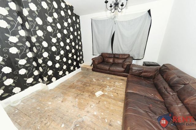  Image of 2 bedroom Flat to rent in Parmontley Street Newcastle upon Tyne NE15 at Parmontley Street Benwell Rudchester, NE15 6AT