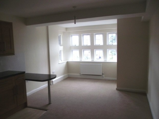  Image of 1 bedroom Flat to rent in Peartree Avenue Southampton SO19 at 82-84 Peartree Avenue Bitterne Not specified, SO19 7JP
