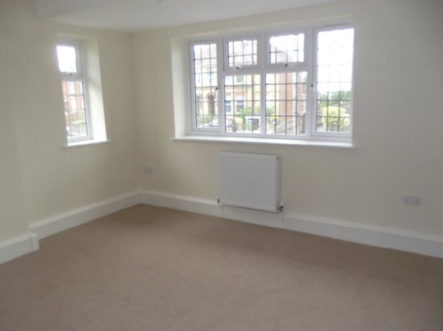  Image of 1 bedroom Flat to rent in Peartree Avenue Southampton SO19 at 82-84 Peartree Avenue Bitterne Not specified, SO19 7JP