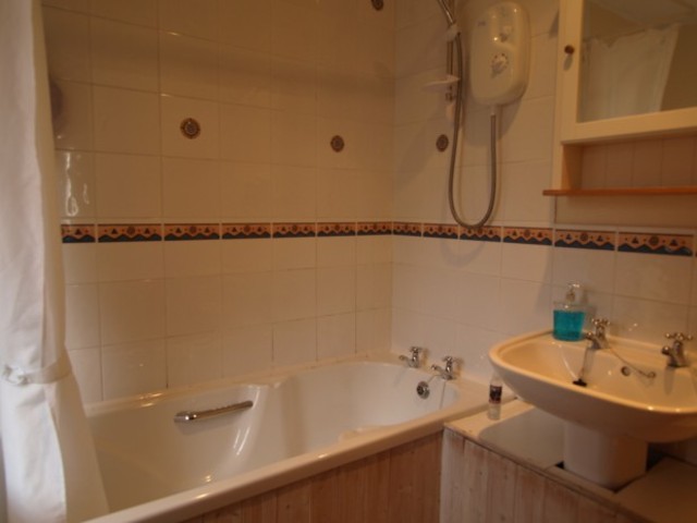  Image of 3 bedroom Terraced house to rent in Pentland Terrace Dunfermline KY11 at Dunfermline Fife Fife, KY11 4RT