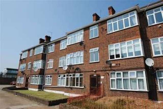  Image of 2 bedroom Flat to rent in Pershore Close Ilford IG2 at Pershore Close  Ilford, IG2 6RU