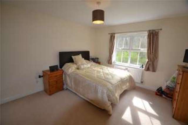  Image of 6 bedroom Detached house for sale in Pigeon Grove Bracknell RG12 at Bracknell Berkshire Popeswood, RG12 8AP