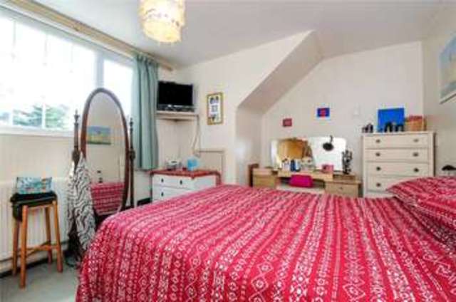  Image of 5 bedroom Detached house for sale in Pine Drive Finchampstead Wokingham RG40 at Finchampstead Wokingham Finchampstead, RG40 3LE