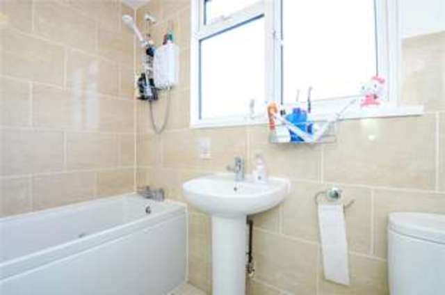  Image of 5 bedroom Detached house for sale in Pine Drive Finchampstead Wokingham RG40 at Finchampstead Wokingham Finchampstead, RG40 3LE