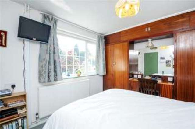  Image of 5 bedroom Detached house for sale in Pine Drive Finchampstead Wokingham RG40 at Finchampstead Wokingham Finchampstead, RG40 3LE