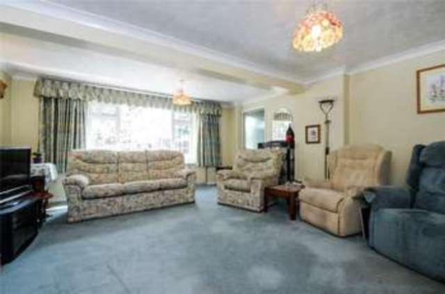  Image of 5 bedroom Detached house for sale in Pine Drive Finchampstead Wokingham RG40 at Finchampstead Wokingham Finchampstead, RG40 3LE