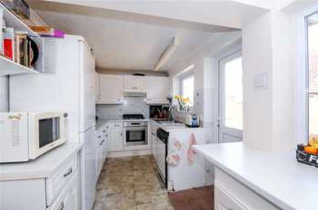  Image of 5 bedroom Detached house for sale in Pine Drive Finchampstead Wokingham RG40 at Finchampstead Wokingham Finchampstead, RG40 3LE