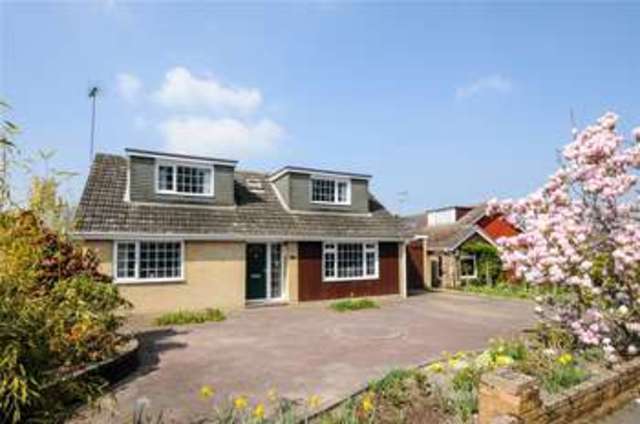  Image of 5 bedroom Detached house for sale in Pine Drive Finchampstead Wokingham RG40 at Finchampstead Wokingham Finchampstead, RG40 3LE