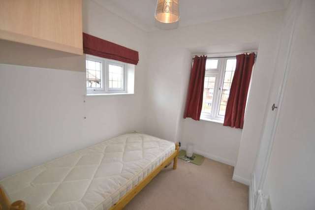  Image of 4 bedroom Detached house to rent in Pine Hill Epsom KT18 at Pine Hill  Epsom, KT18 7BG