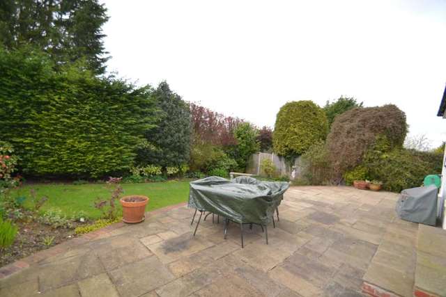  Image of 4 bedroom Detached house to rent in Pine Hill Epsom KT18 at Pine Hill  Epsom, KT18 7BG