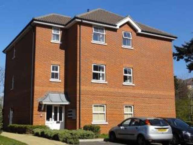  Image of 1 bedroom Property to rent in Piper Way Ilford IG1 at Piper Way  Ilford, IG1 4FE