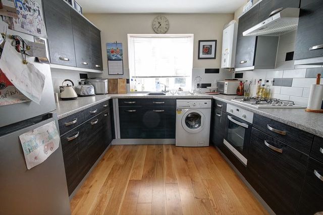  Image of 2 bedroom Flat for sale in Poppin Court Exeter EX2 at Poppin Court  Exeter, EX2 7FS