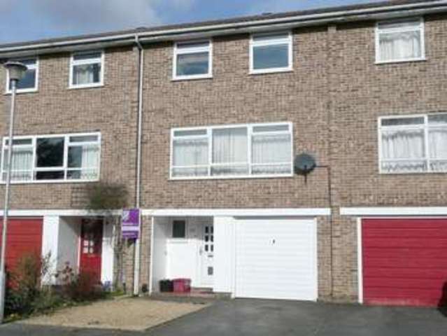  Image of 4 bedroom Terraced house to rent in Portway Close Reading RG1 at Reading, RG1 6LB