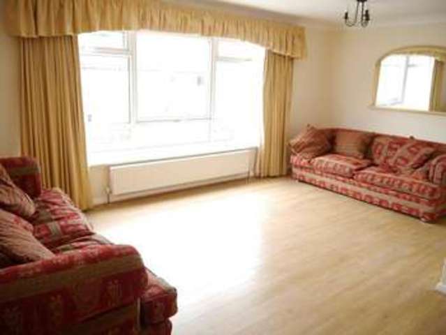  Image of 4 bedroom Terraced house to rent in Portway Close Reading RG1 at Reading, RG1 6LB