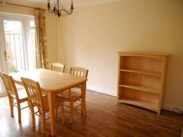  Image of 4 bedroom Terraced house to rent in Portway Close Reading RG1 at Reading, RG1 6LB