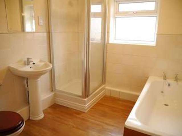  Image of 4 bedroom Terraced house to rent in Portway Close Reading RG1 at Reading, RG1 6LB