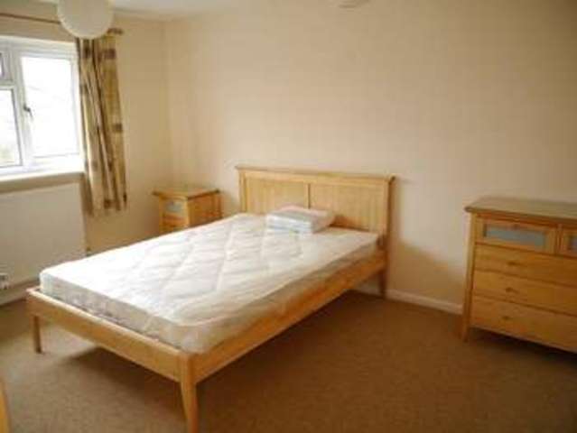  Image of 4 bedroom Terraced house to rent in Portway Close Reading RG1 at Reading, RG1 6LB