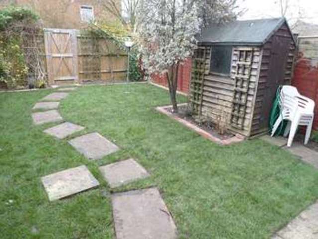 Image of 4 bedroom Terraced house to rent in Portway Close Reading RG1 at Reading, RG1 6LB