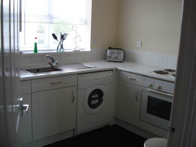  Image of 2 bedroom Flat to rent in Powderham Drive Cardiff CF11 at Grangetown Cardiff Grangetown, CF11 8ND