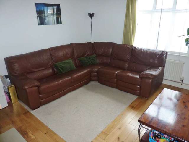  Image of 1 bedroom Flat for sale in Prestwick Road Watford WD19 at Prestwick Road South Oxhey Watford, WD19 6QE