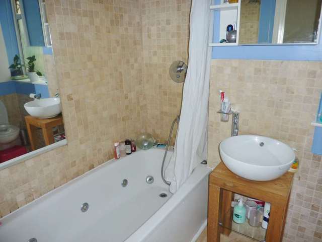  Image of 1 bedroom Flat for sale in Prestwick Road Watford WD19 at Prestwick Road South Oxhey Watford, WD19 6QE