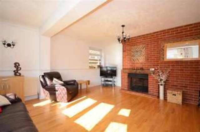  Image of 4 bedroom Bungalow for sale in Princes Avenue Walderslade Chatham ME5 at Walderslade Chatham Chatham, ME5 8AY