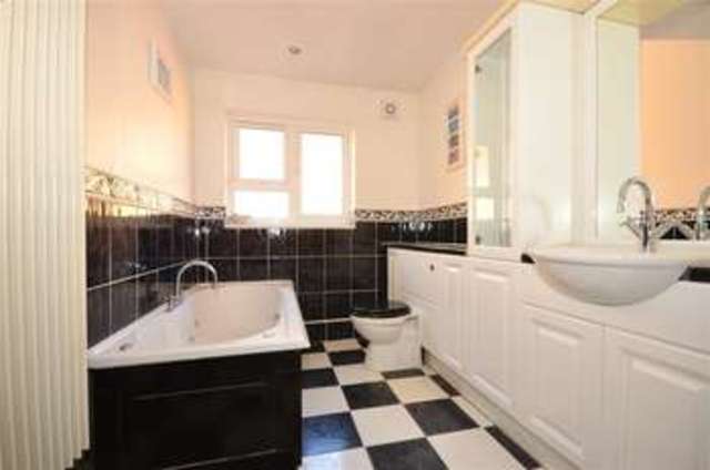  Image of 4 bedroom Bungalow for sale in Princes Avenue Walderslade Chatham ME5 at Walderslade Chatham Chatham, ME5 8AY