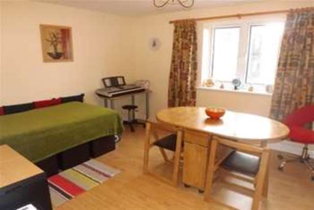  Image of 2 bedroom Flat to rent in Priory Avenue Southampton SO17 at Southampton, SO17 2NW