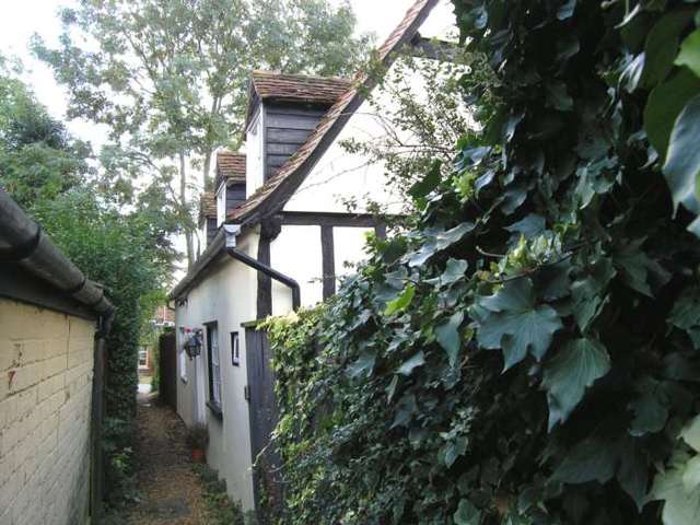  Image of 2 bedroom Semi-Detached house to rent in Queen Street Coggeshall Colchester CO6 at Queen Street Coggeshall Colchester, CO6 1UE