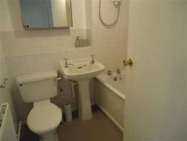  Image of 2 bedroom Terraced house to rent in Railway View Caldicot NP26 at Caldicot, NP26 5GB