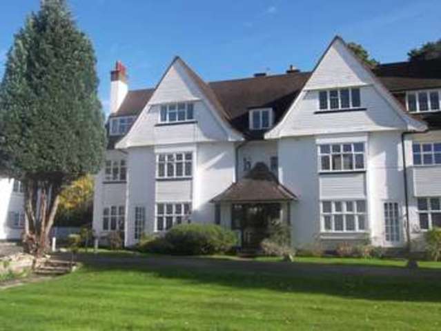  Image of 2 bedroom Flat for sale in Watts Road Thames Ditton KT7 at Raleigh House  Thames Ditton, KT7 0DB