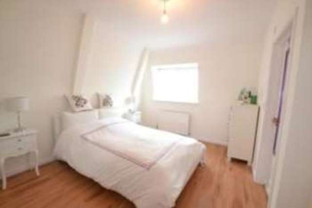  Image of 1 bedroom Flat for sale in Queen Street Godalming GU7 at Queen Street Godalming Godalming, GU7 1BD