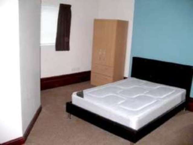 Image of 1 bedroom Ground Flat to rent in Richmond Road Cardiff CF24 at Richmond Road Roath Cardiff, CF24 3AS