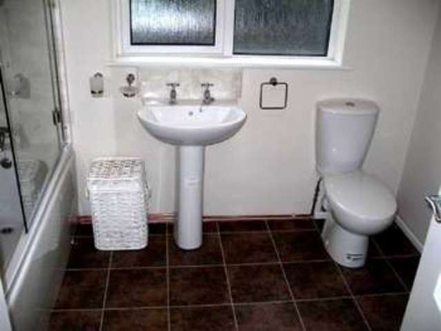  Image of 2 bedroom Flat to rent in Windermere Avenue Heath Cardiff CF23 at Windermere Avenue Roath Park Cardiff, CF23 5PS