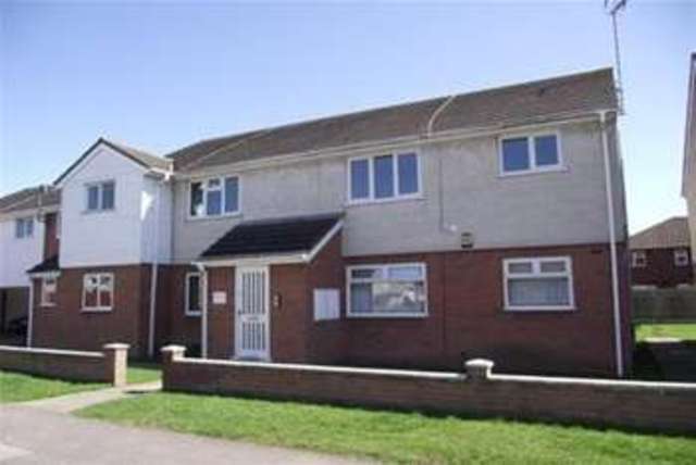  Image of 2 bedroom Flat to rent in Sutton Court Drive Rochford SS4 at Rochford, SS4 1HR