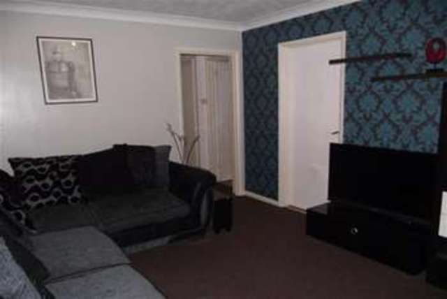  Image of 2 bedroom Flat to rent in Sutton Court Drive Rochford SS4 at Rochford, SS4 1HR