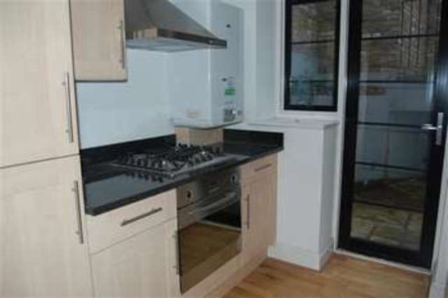  Image of 4 bedroom Town House to rent in Roehampton Lane London SW15 at London, SW15 4LB