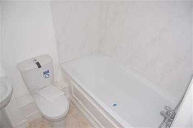  Image of 4 bedroom Town House to rent in Roehampton Lane London SW15 at London, SW15 4LB