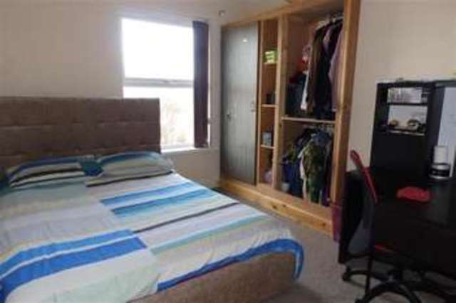  Image of 4 bedroom Terraced house for sale in Roman Place Leeds LS8 at Leeds  Roundhay, LS8 2DS