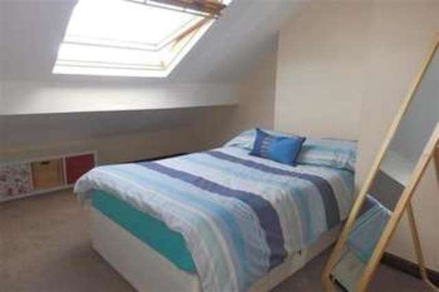  Image of 4 bedroom Terraced house for sale in Roman Place Leeds LS8 at Leeds  Roundhay, LS8 2DS