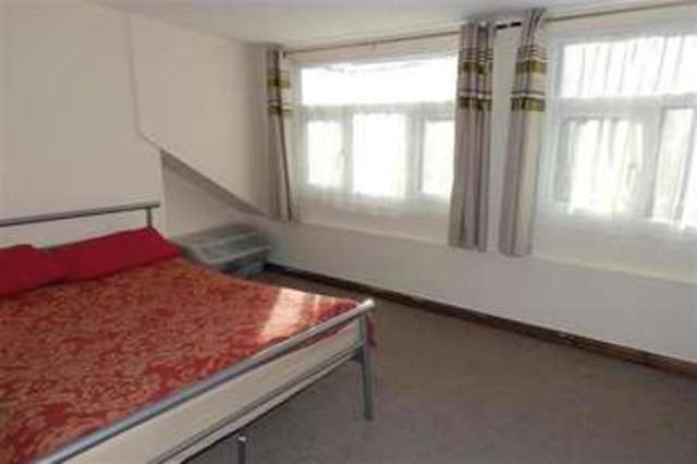  Image of 4 bedroom Terraced house for sale in Roman Place Leeds LS8 at Leeds  Roundhay, LS8 2DS