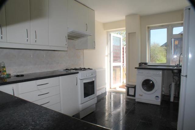  Image of 1 bedroom House Share to rent in Straight Road Romford RM3 at Romford  Harold Hill, RM3 8AD